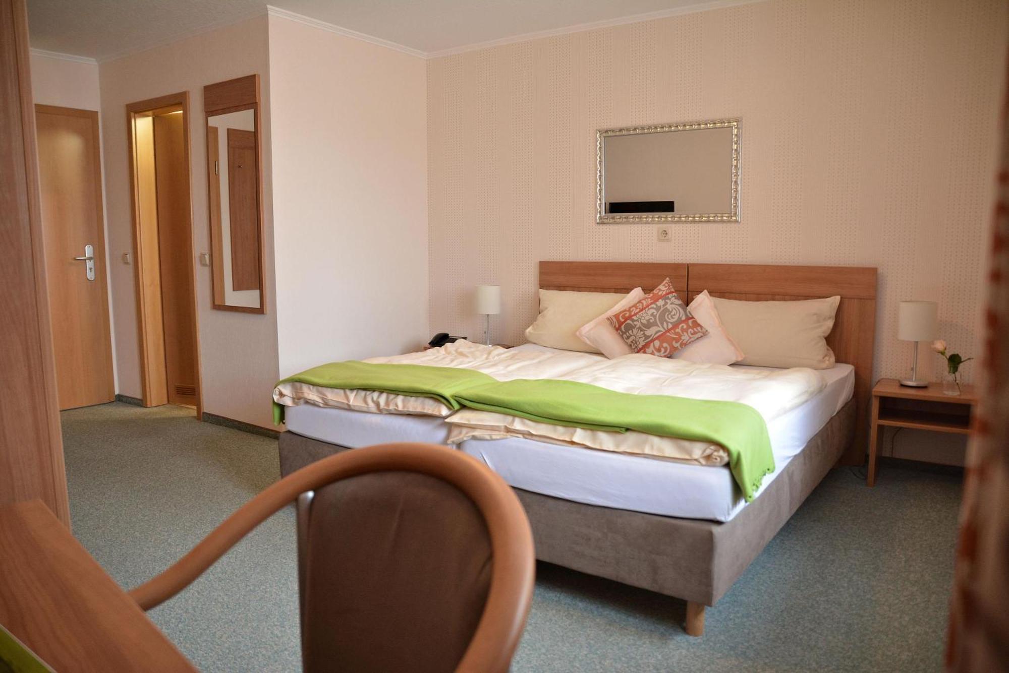 Rosenhotel Scherer Schiffweiler Buitenkant foto