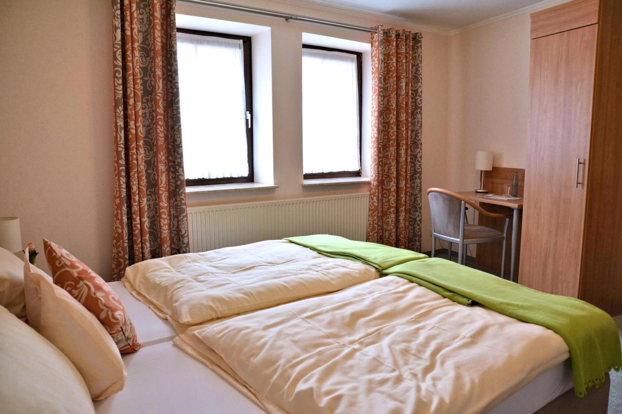 Rosenhotel Scherer Schiffweiler Buitenkant foto